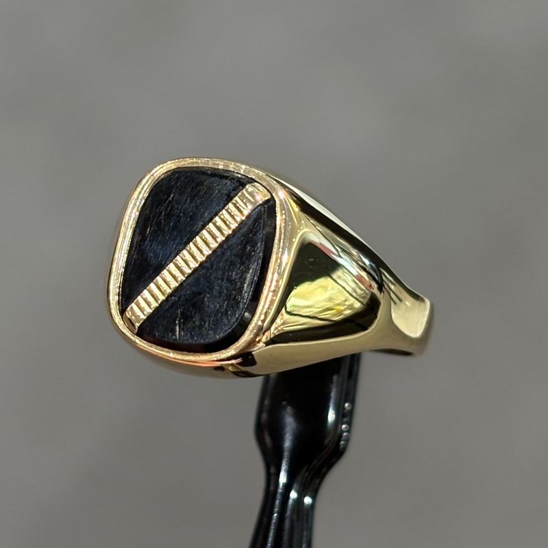Pre-Owned 9ct Yellow Gold Gents Onyx Signet Ring