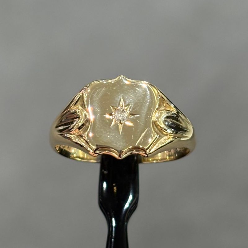 Pre-Owned 9ct Yellow Gold Shield Diamond Signet Ring