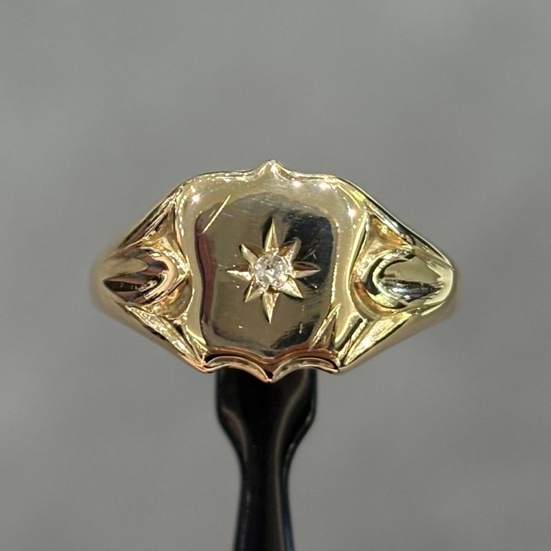 Pre-Owned 9ct Yellow Gold Shield Diamond Signet Ring Pre-Owned 9ct Yellow Gold Shield Diamond Signet Ring