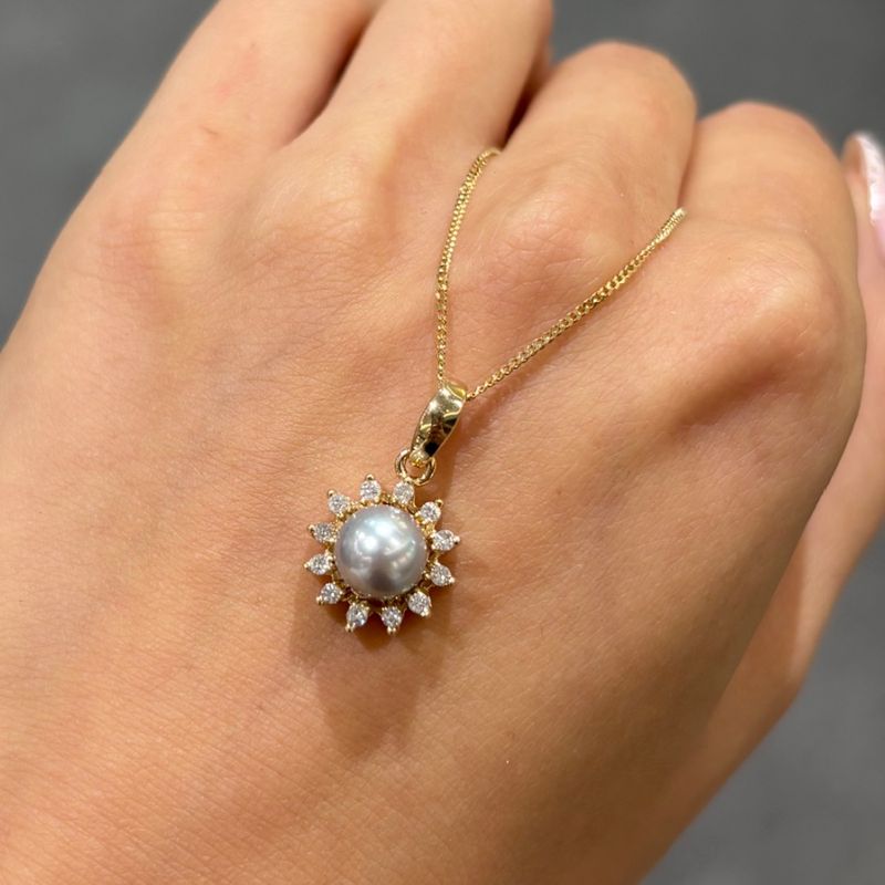 Pre-Owned 14ct Yellow Gold Tahitian Pearl & Diamond Pendant Pre-Owned 14ct Yellow Gold Tahitian Pearl & Diamond Pendant