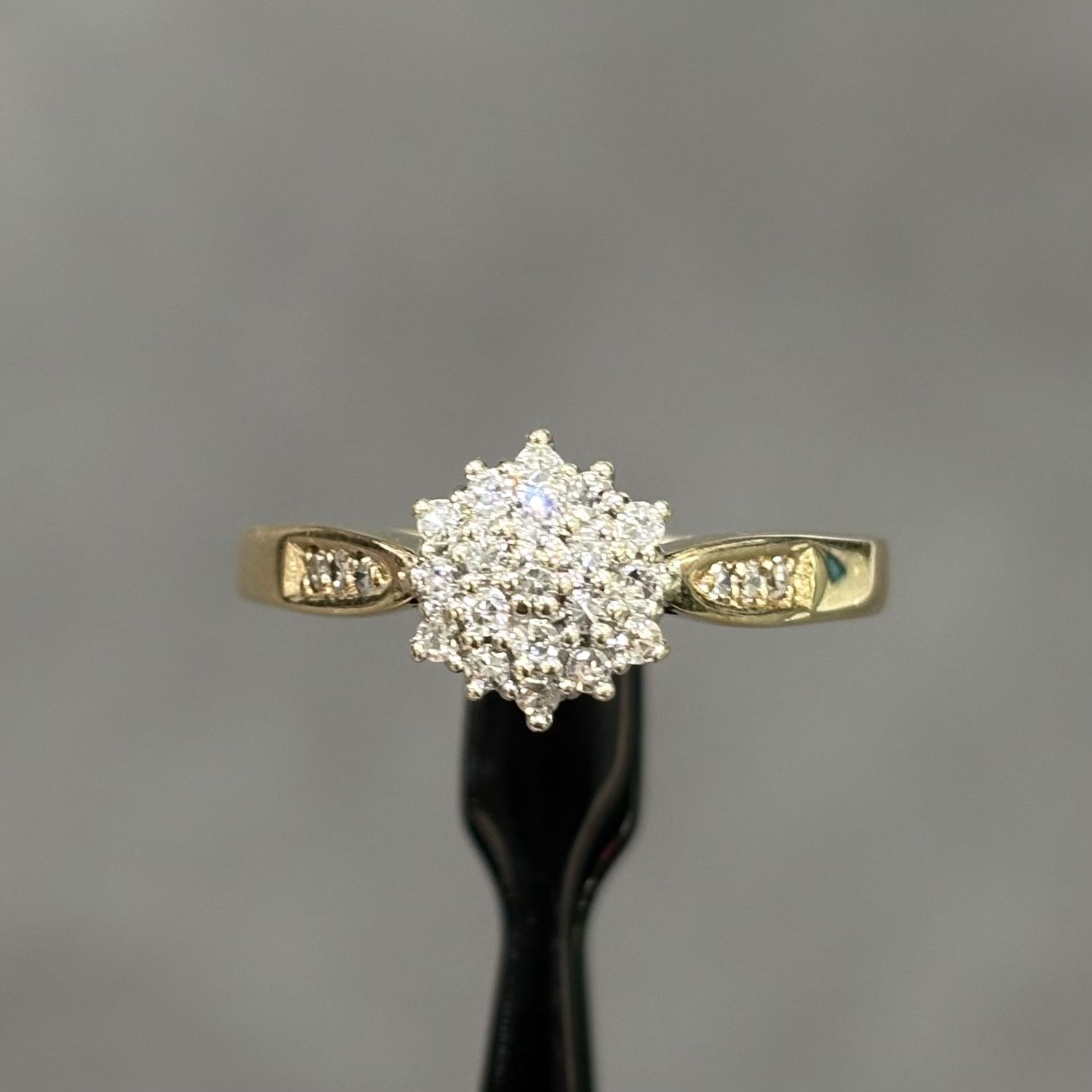 Pre-Owned 9ct Yellow Gold 0.25ct Diamond Cluster