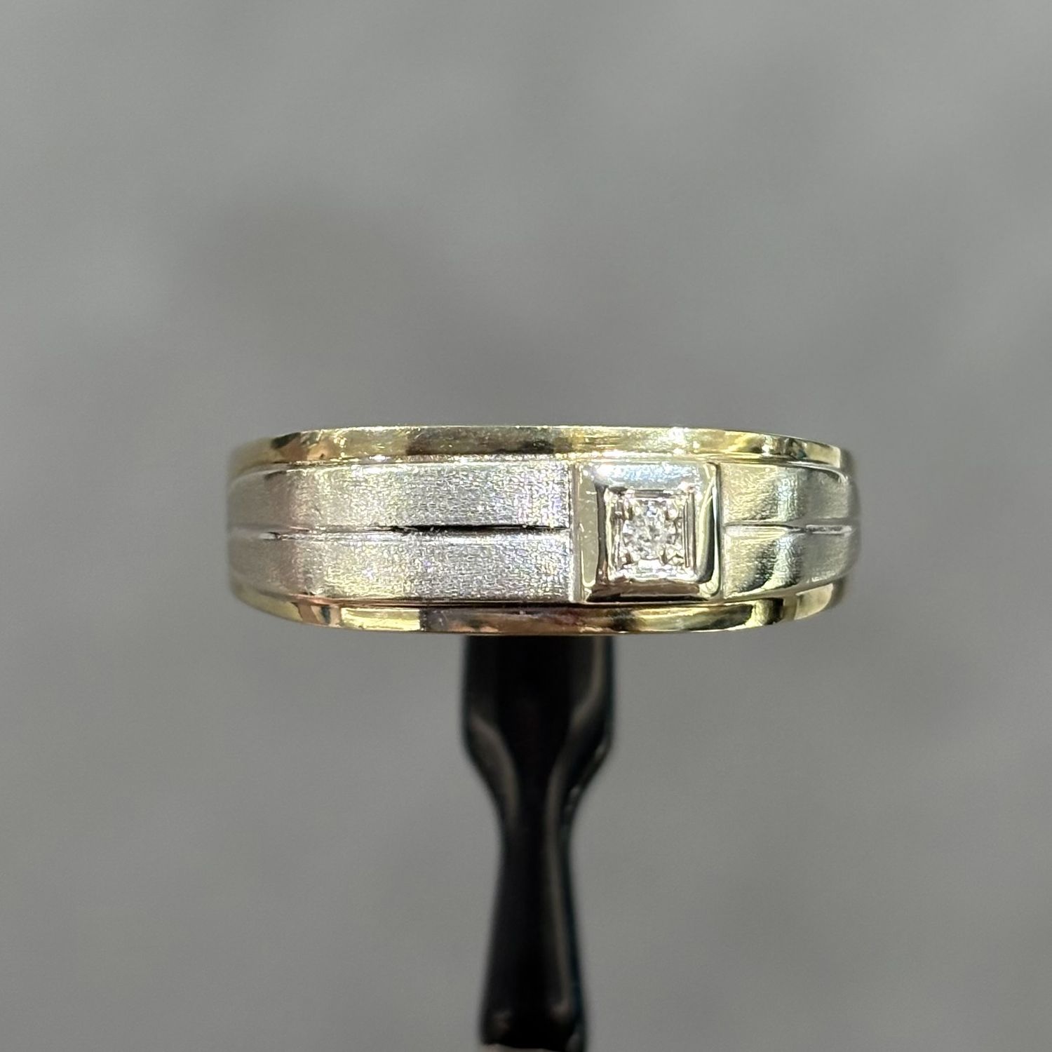 Pre-Owned 9ct Yellow Gold 0.03ct Diamond Gents Signet Ring