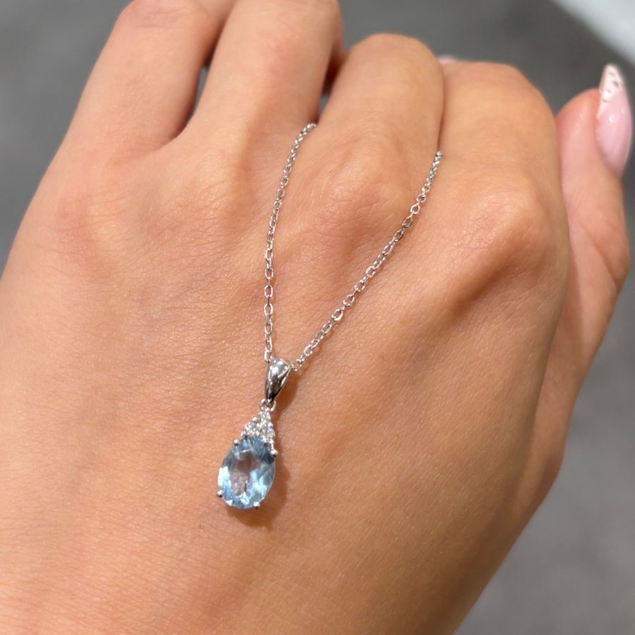 Pre-Owned 18ct White Gold 0.98ct Aquamarine & 0.05ct Diamond Pendant & Chain Pre-Owned 18ct White Gold 0.98ct Aquamarine & 0.05ct Diamond Pendant & Chain