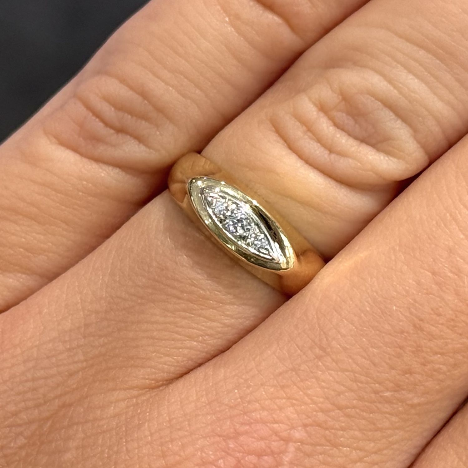 Pre-Owned 9ct Yellow Gold 0.04ct Diamond Set Ladies Signet Ring Pre-Owned 9ct Yellow Gold 0.04ct Diamond Set Ladies Signet Ring