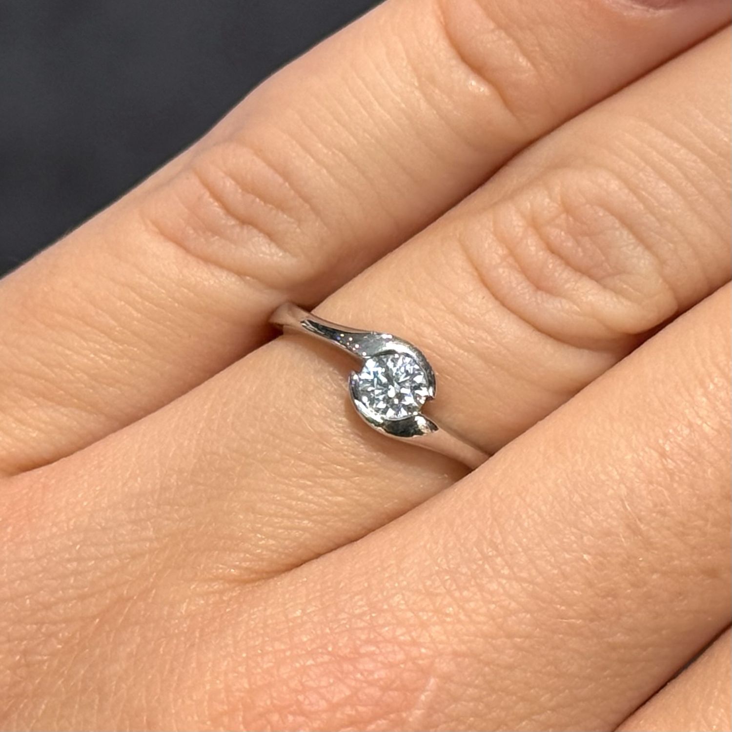 Pre-Owned 18ct White Gold 0.23ct Diamond Solitaire Semi-Rubover Ring