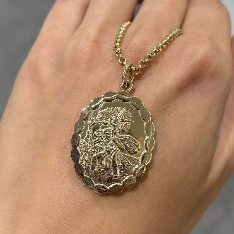 Pre-Owned 9ct Yellow Gold Oval St Christopher Pendant Pre-Owned 9ct Yellow Gold Oval St Christopher Pendant