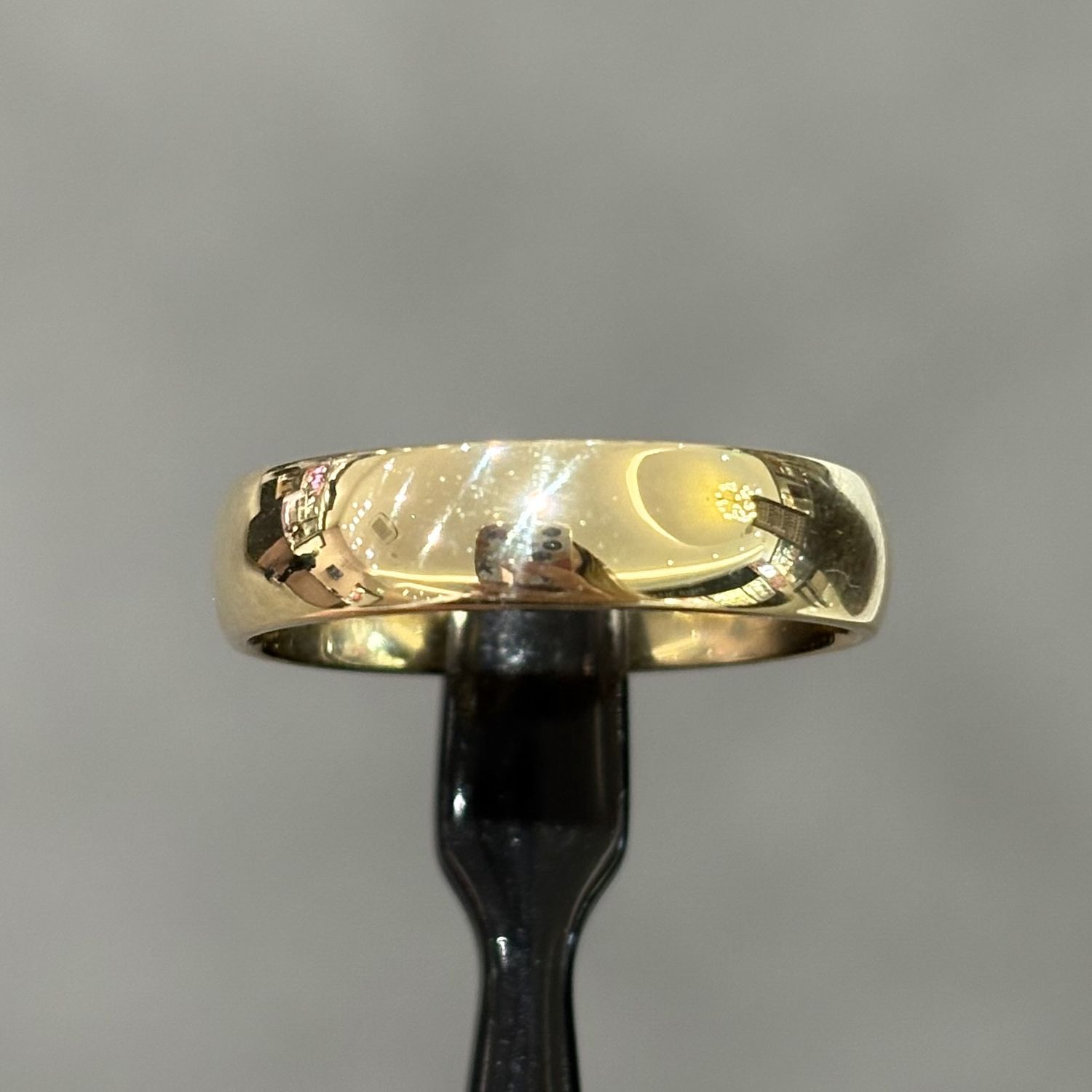 Pre-Owned 9ct Yellow Gold 5mm Court Wedding Band 4.2g