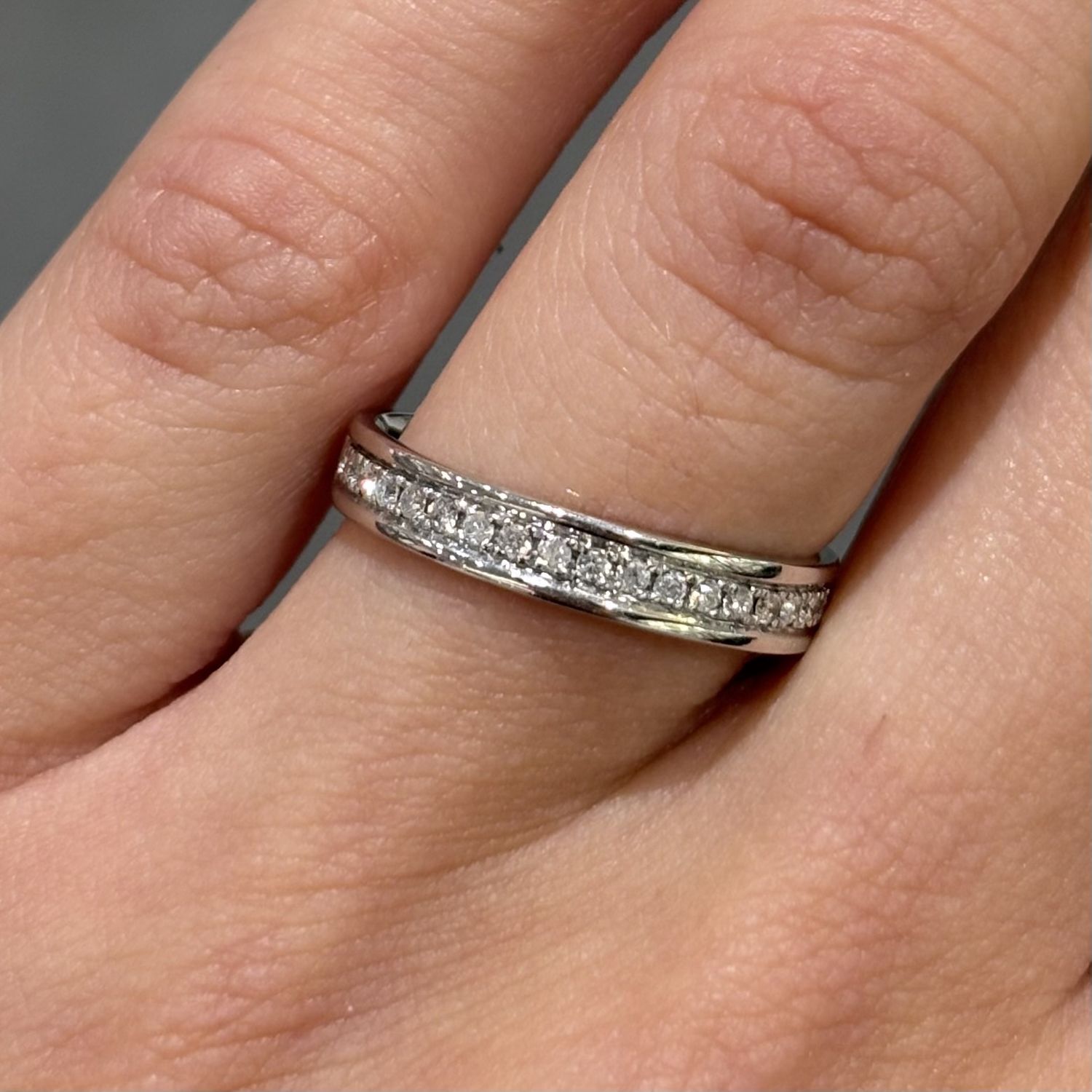 Pre-Owned 18ct White Gold 0.25ct Diamond grain Set 1/2 ET