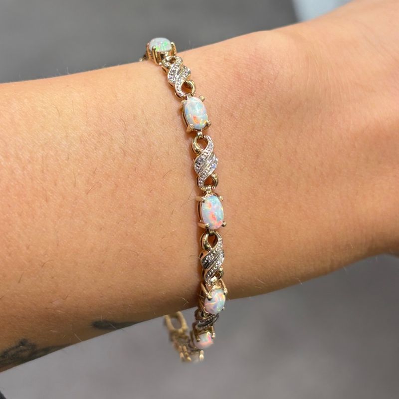 Pre-Owned 9ct Yellow Gold 2.42ct Opal & Diamond Bracelet Pre-Owned 9ct Yellow Gold 2.42ct Opal & Diamond Bracelet