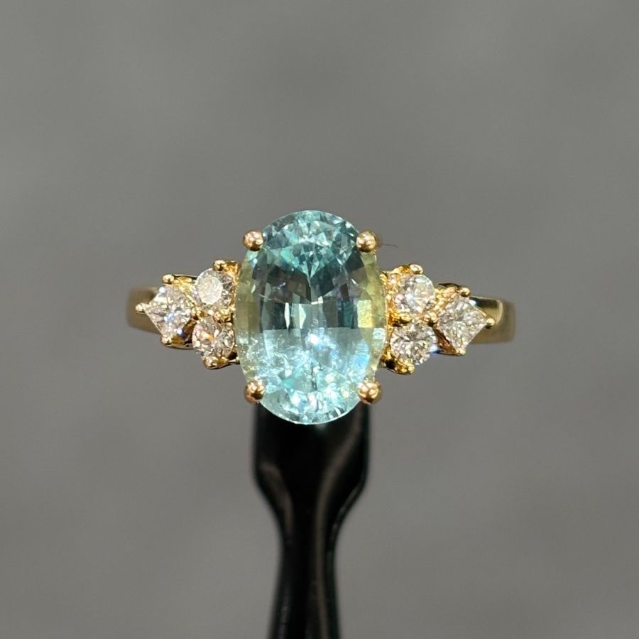 Pre-Owned 18ct Yellow Gold 2.20ct Aquamarine & 0.28ct Diamond Ring Pre-Owned 18ct Yellow Gold 2.20ct Aquamarine & 0.28ct Diamond Ring