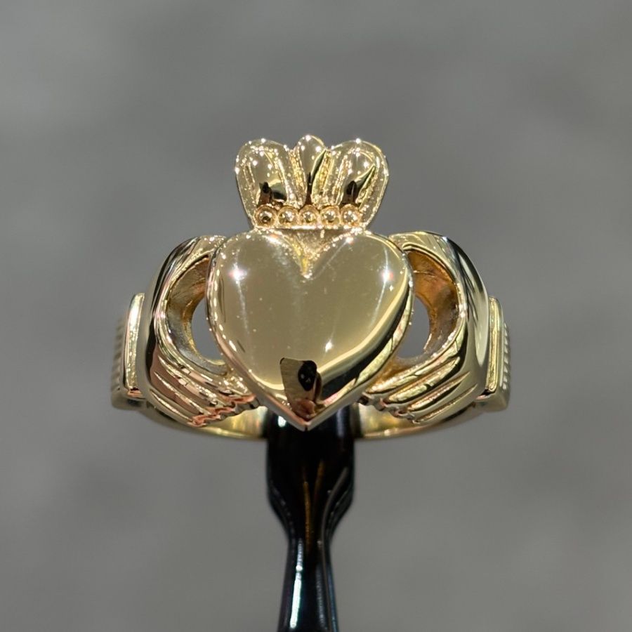 Pre-Owned 9ct Yellow Gold Claddagh Ring Pre-Owned 9ct Yellow Gold Claddagh Ring