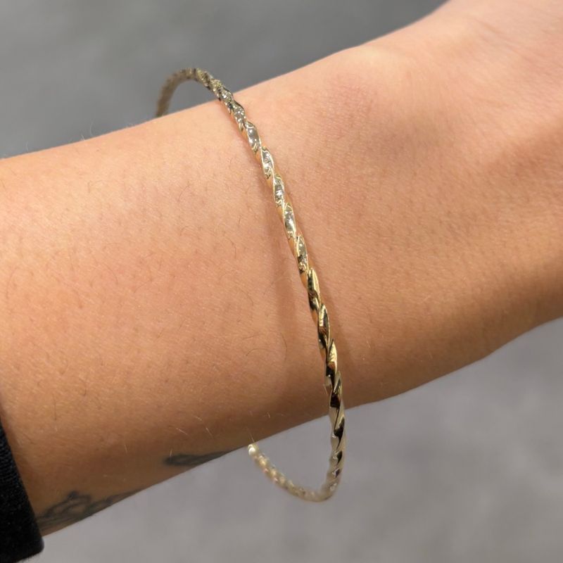 Pre-Owned 9ct Yellow Gold Twisted Bangle