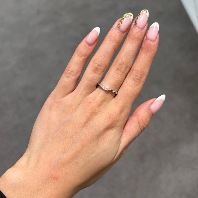 Pre-Owned 9ct White Gold 0.05ct Diamond Shaped Band Pre-Owned 9ct White Gold 0.05ct Diamond Shaped Band