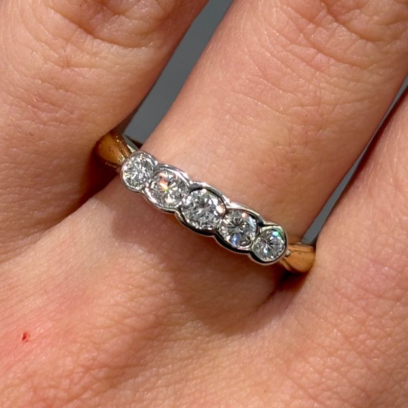 Pre-Owned 18ct Yellow Gold 0.50ct Diamond 5 Stone Ring Pre-Owned 18ct Yellow Gold 0.50ct Diamond 5 Stone Ring