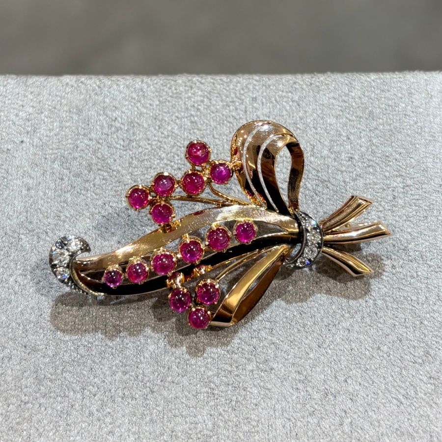 Pre-Owned Vintage 9.50ct Ruby & 0.30ct Diamond Wheatsheaf Spray Brooch Pre-Owned Vintage 9.50ct Ruby & 0.30ct Diamond Wheatsheaf Spray Brooch