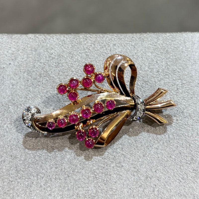 Pre-Owned Vintage 9.50ct Ruby & 0.30ct Diamond Wheatsheaf Spray Brooch Pre-Owned Vintage 9.50ct Ruby & 0.30ct Diamond Wheatsheaf Spray Brooch