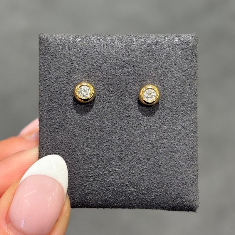 Pre-Owned 18ct Yellow Gold 0.20ct Rubover Diamond Stud Earrings
