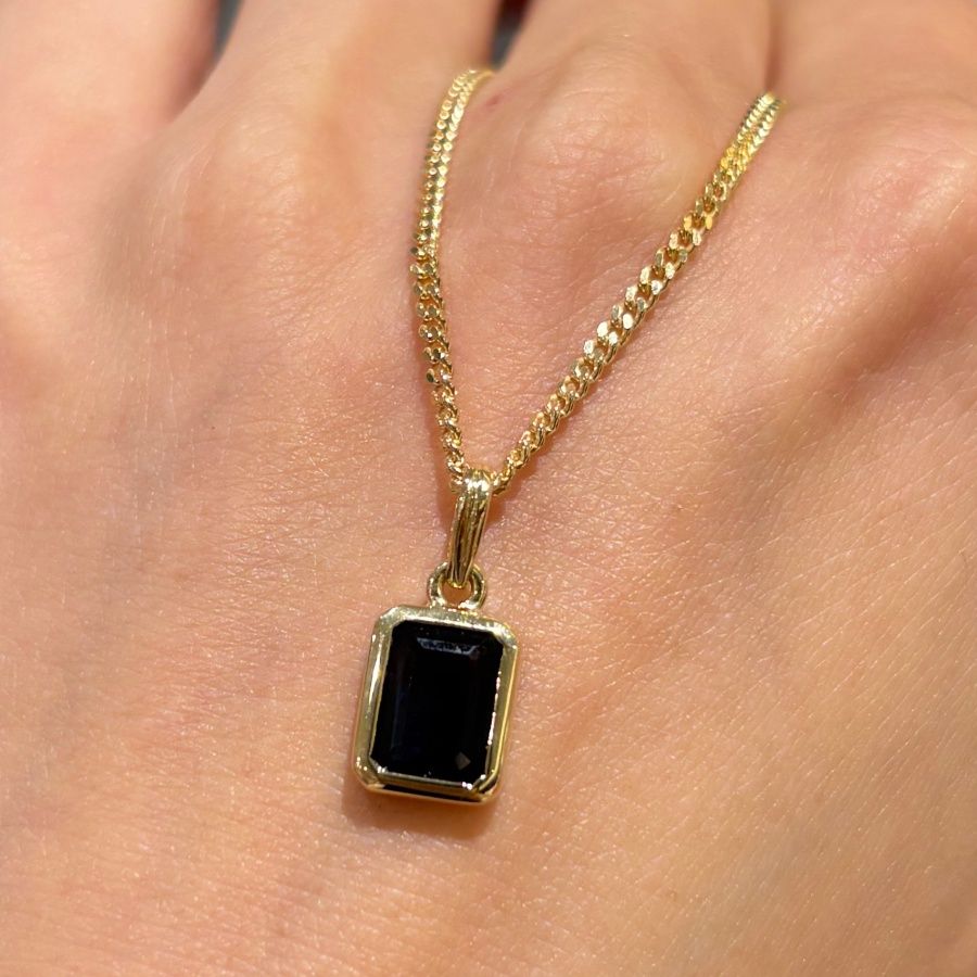 Pre-Owned 14ct Yellow Gold 1.40ct Sapphire Pendant