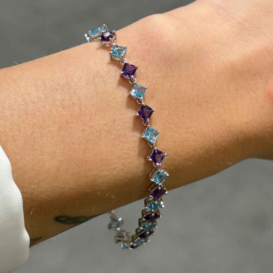 Pre-Owned 9ct White Gold 2.40ct Amethyst & 1.53ct Blue Topaz Bracelet Pre-Owned 9ct White Gold 2.40ct Amethyst & 1.53ct Blue Topaz Bracelet