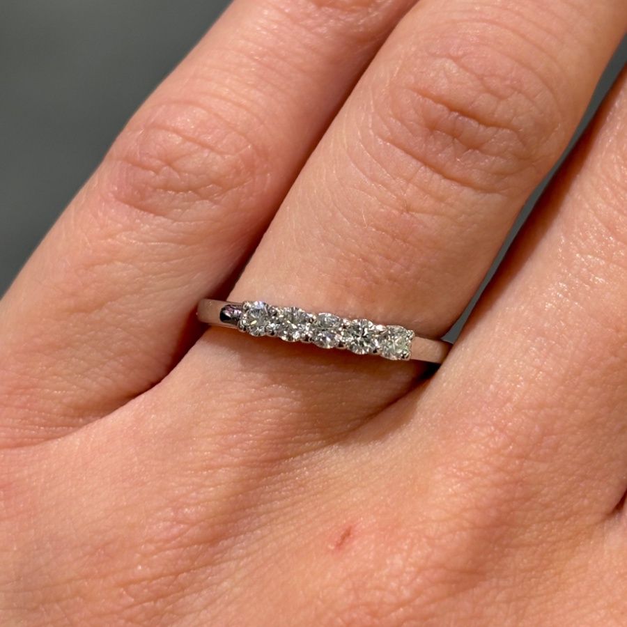 Pre-Owned Platinum 0.25ct Diamond 5 Stone Ring