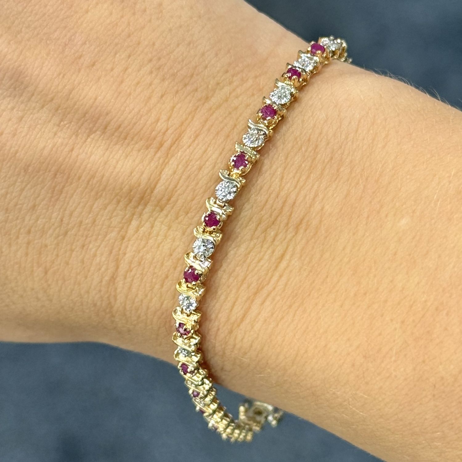 Pre-Owned 9ct Yellow Gold Ruby & Diamond Tennis Bracelet Pre-Owned 9ct Yellow Gold Ruby & Diamond Tennis Bracelet
