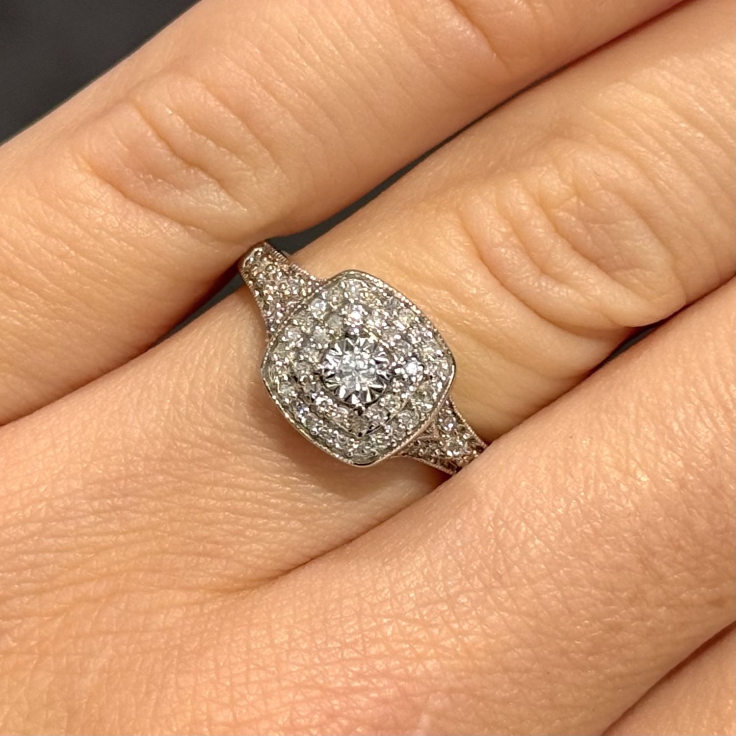 Pre-Owned 9ct White Gold 0.26ct Diamond Cluster Ring