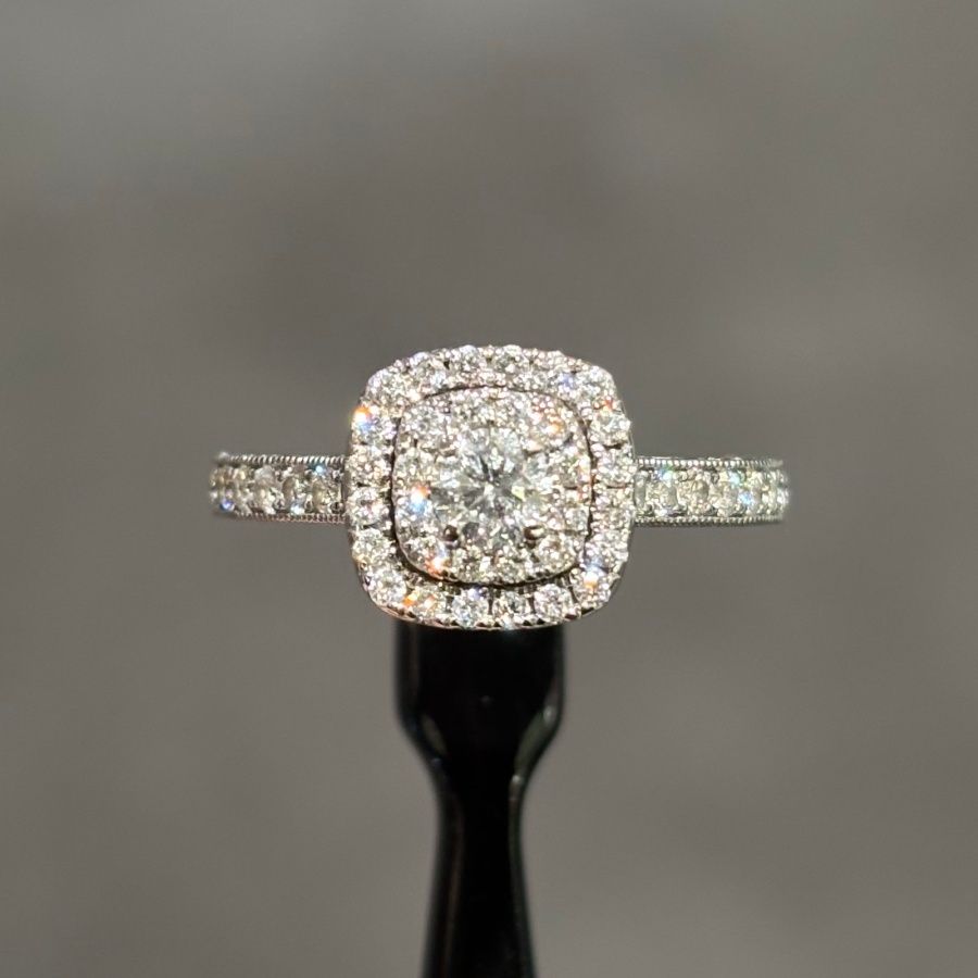 Pre-Owned 14ct White Gold 0.87ct Diamond Cluster Ring