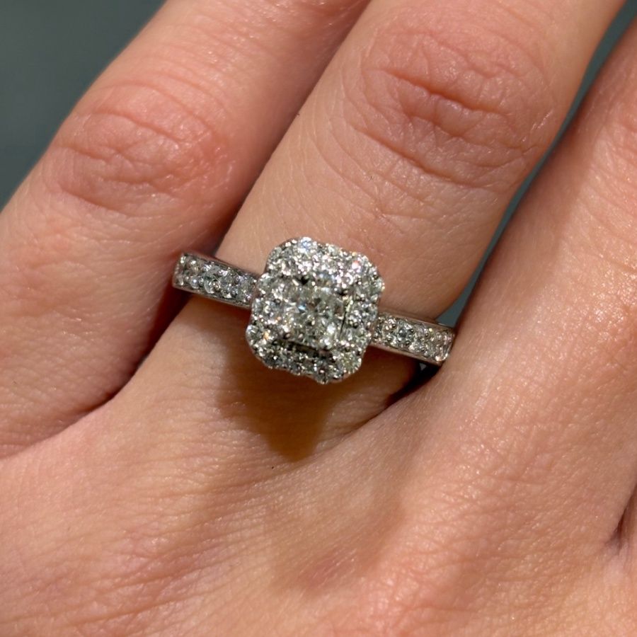 Pre-Owned Platinum 0.77ct Diamond Halo Ring Pre-Owned Platinum 0.77ct Diamond Halo Ring