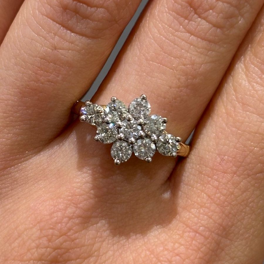 Pre-Owned 18ct Yellow Gold 0.90ct Diamond Cluster Ring Pre-Owned 18ct Yellow Gold 0.90ct Diamond Cluster Ring