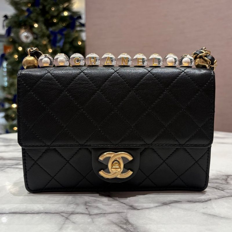 Pre-Owned Chanel Black Chic Pearls Small Flap Bag with Gold Hardware