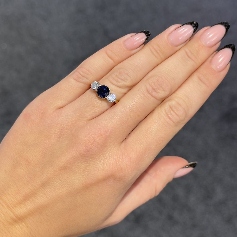 Pre-Owned Vintage 18ct Yellow Gold 1.30ct Round Sapphire & 0.66ct Diamond Ring