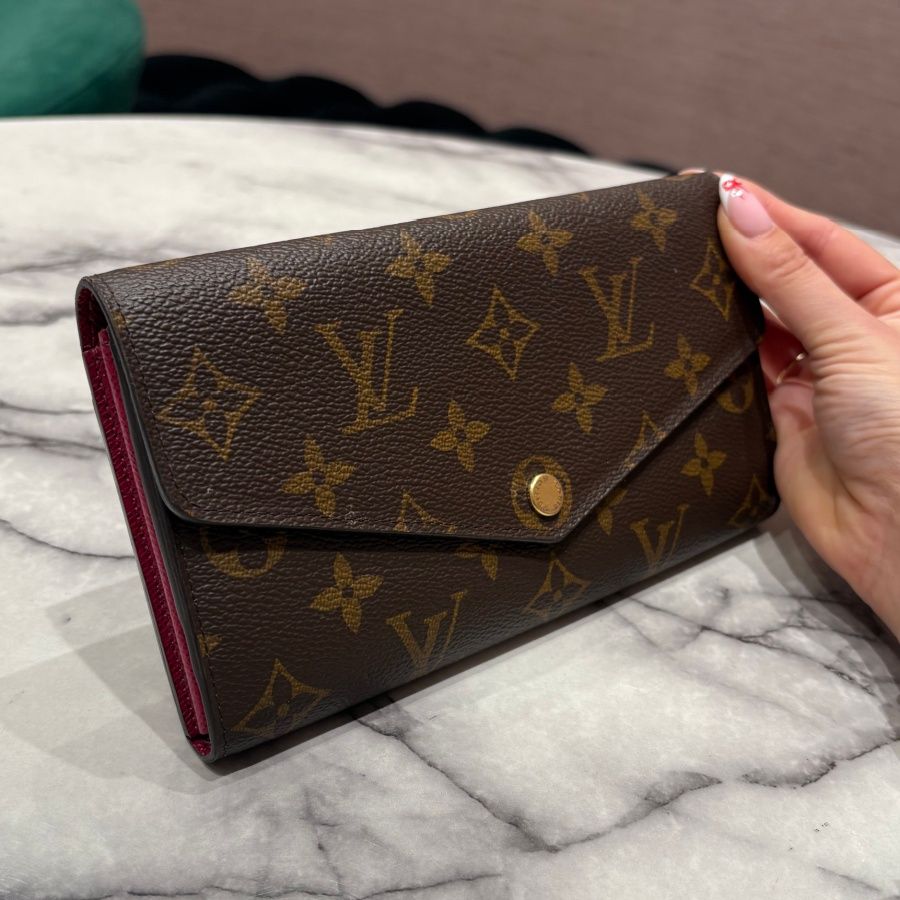 Pre-Owned Louis Vuitton Sarah Wallet in Monogram Canvas &amp; Fuchsia Interior