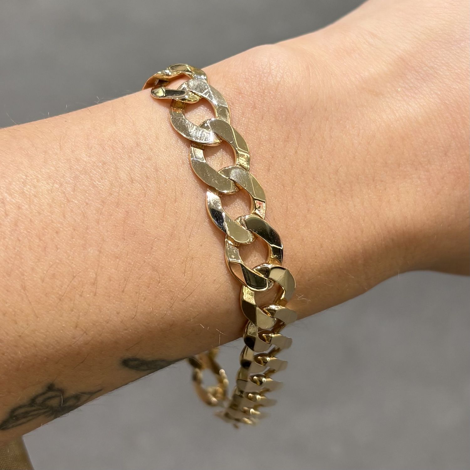 Pre-Owned 9ct Yellow Gold 8.5” Curb Bracelet 20.6g Pre-Owned 9ct Yellow Gold 8.5” Curb Bracelet 20.6g