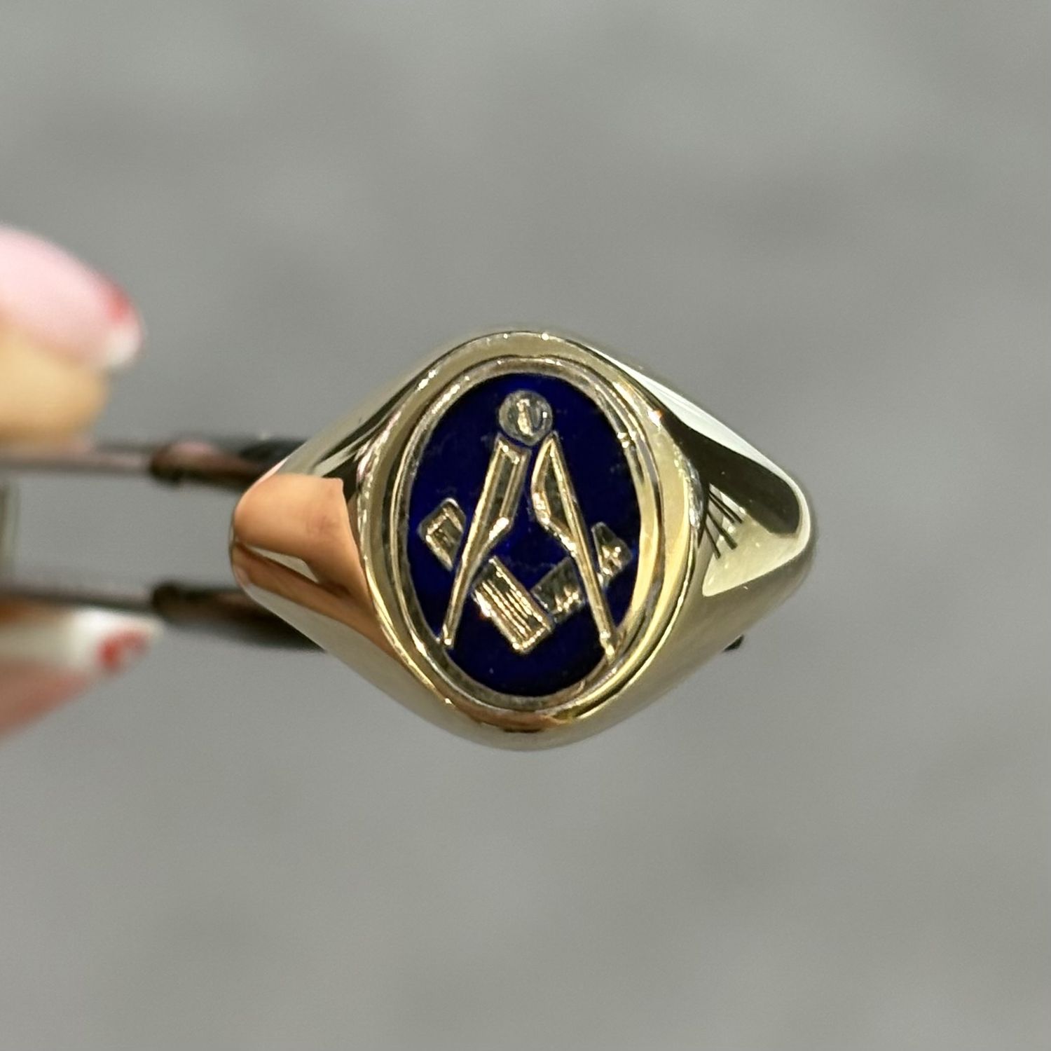 Pre-Owned 9ct Yellow Gold Masonic Swivel Ring with Enamel Pre-Owned 9ct Yellow Gold Masonic Swivel Ring with Enamel