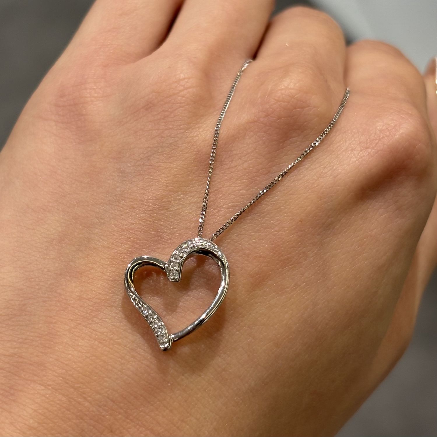 Pre-Owned 9ct White Gold 0.05ct Diamond Heart Pendant &amp; Chain