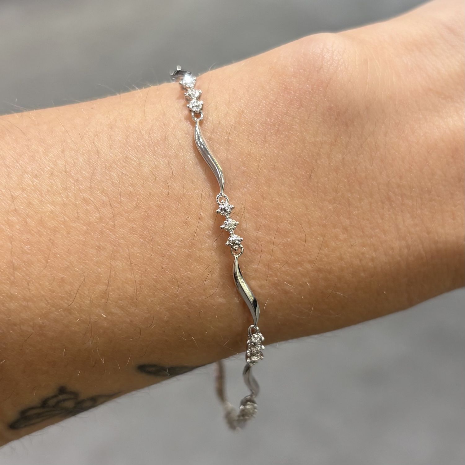 Pre-Owned 9ct White Gold Diamond Set Bracelet Pre-Owned 9ct White Gold Diamond Set Bracelet