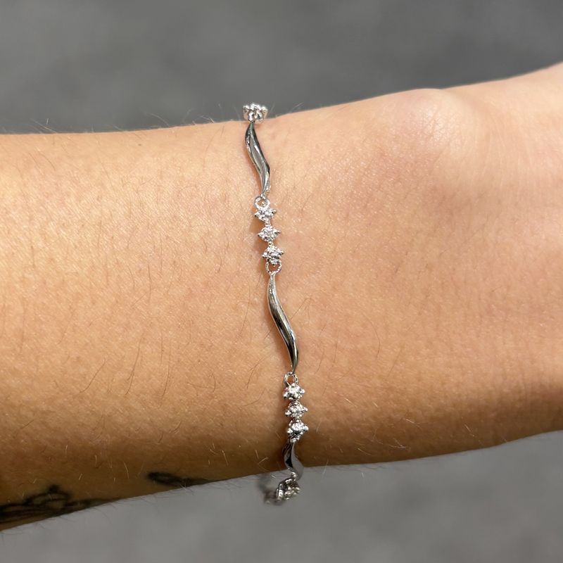 Pre-Owned 9ct White Gold Diamond Set Bracelet