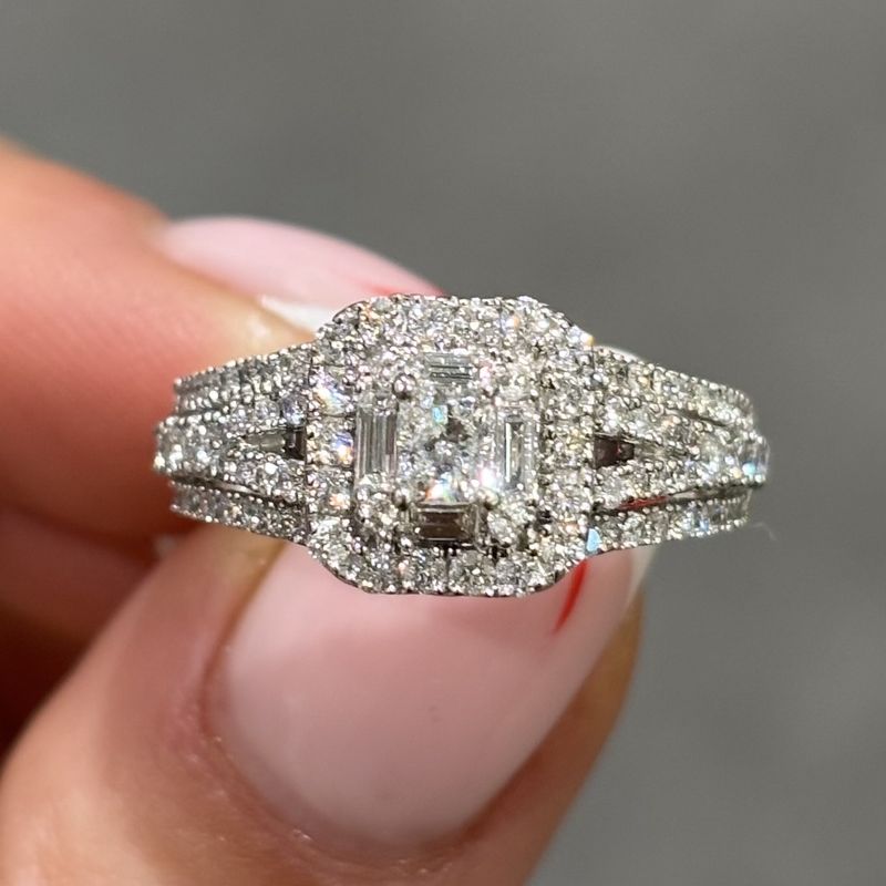 Pre-Owned 18ct White Gold 1.00ct Diamond Cluster Ring