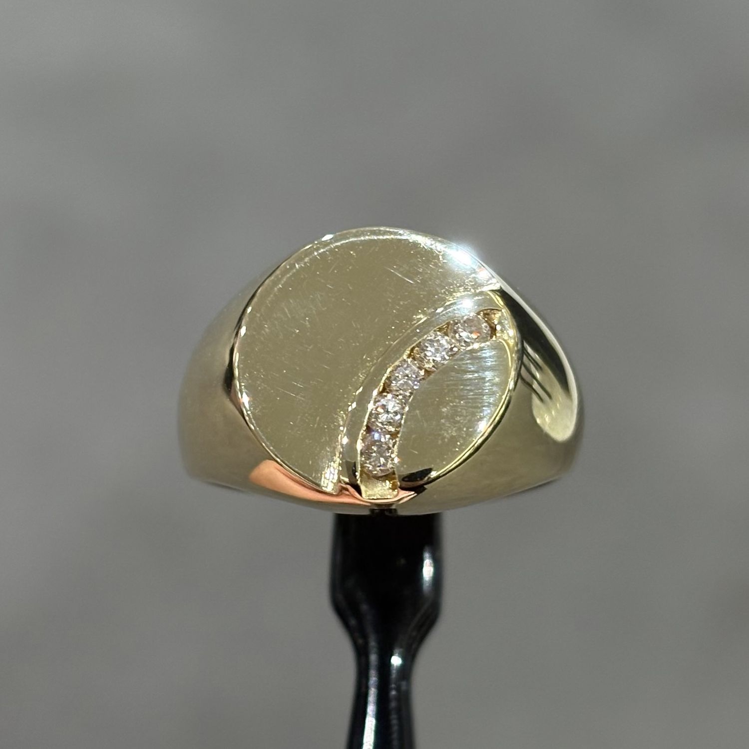 Pre-Owned 14ct Yellow Gold 0.15ct Diamond Gents Oval Signet Ring