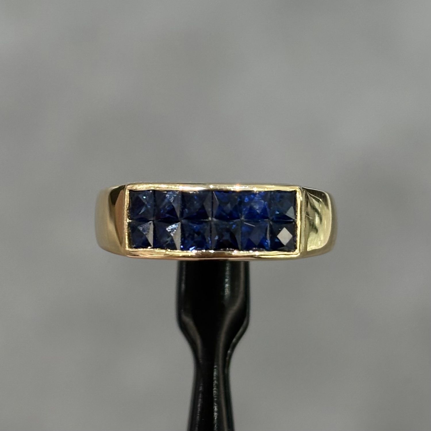 Pre-Owned 18ct Yellow Gold 1.00ct 2 Row French Cut Sapphire Ring