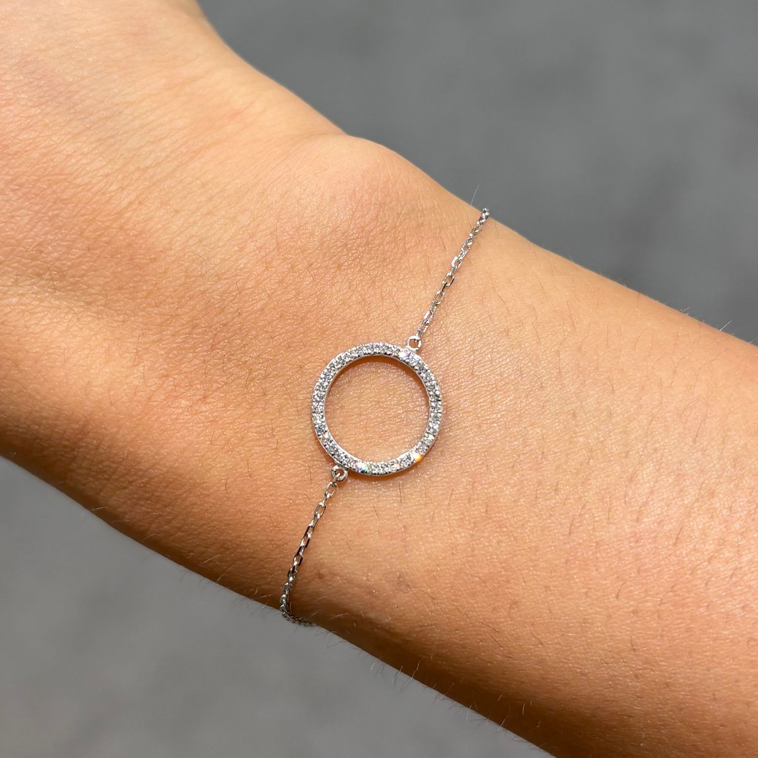 18ct White Gold 0.14ct Diamond Open Circle Bracelet 18ct White Gold 0.14ct Diamond Open Circle Bracelet