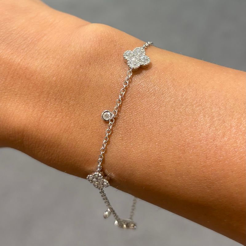 18ct White Gold1.15ct Diamond Quatrefoil Bracelet 18ct White Gold1.15ct Diamond Quatrefoil Bracelet