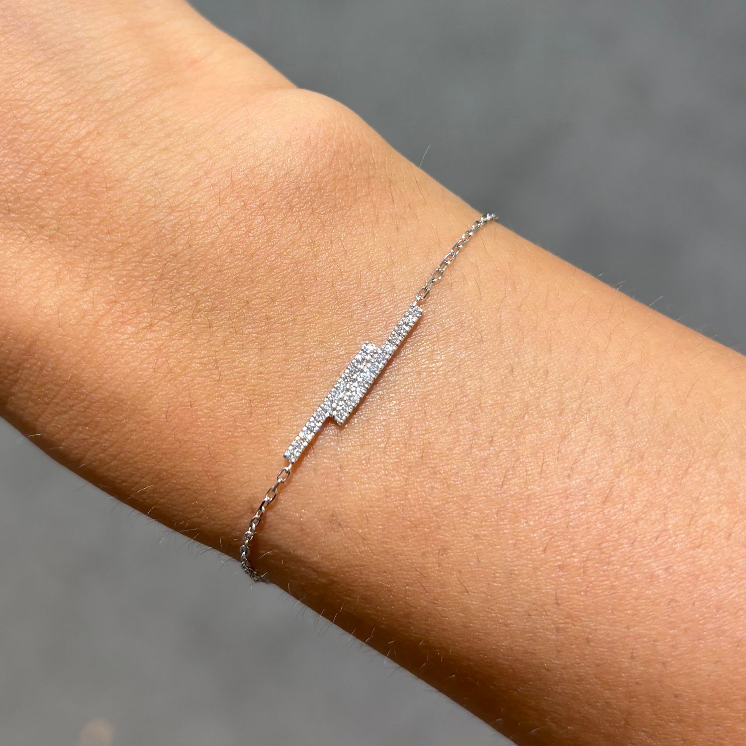 18ct White Gold 0.12ct Diamond Bar Bracelet 18ct White Gold 0.12ct Diamond Bar Bracelet