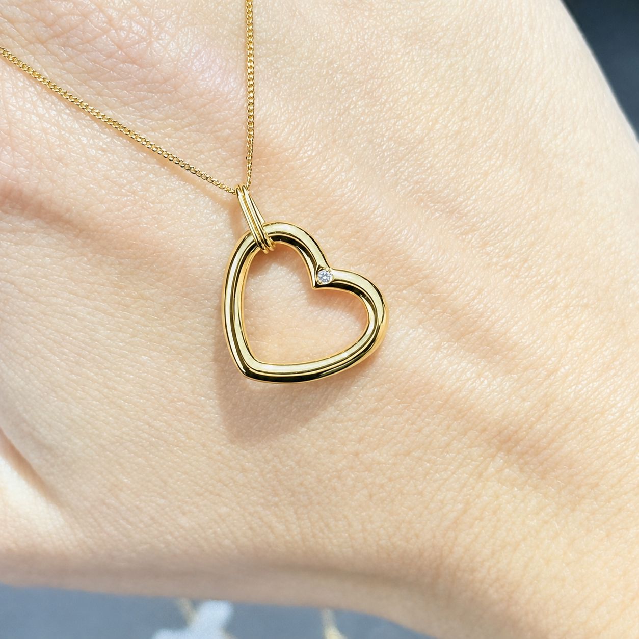 Pre-Owned Tiffany & Co 18k Open Heart Pendant Diamond Set with Chain Pre-Owned Tiffany & Co 18k Open Heart Pendant Diamond Set with Chain