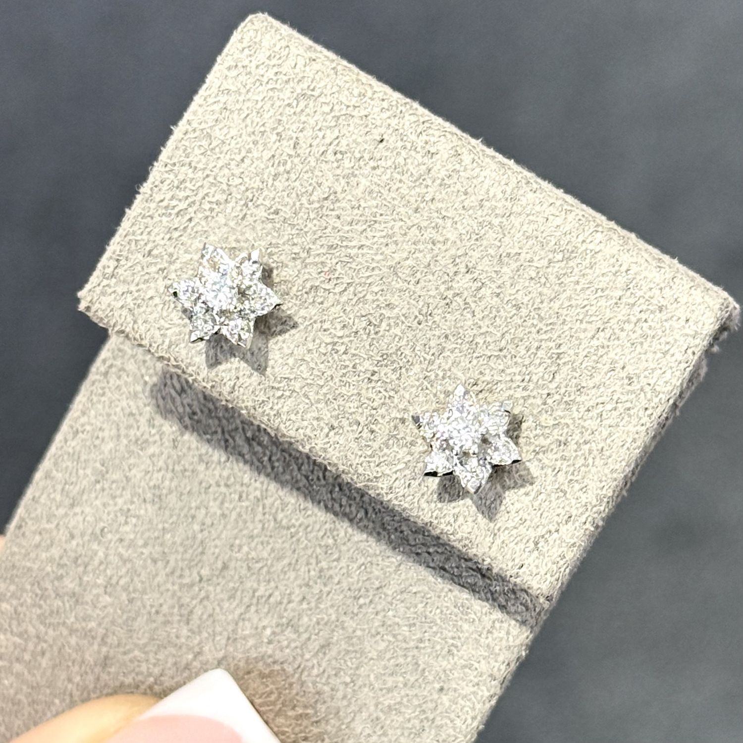 Pre-Owned 18ct White Gold 0.20ct Diamond Star Earrings Pre-Owned 18ct White Gold 0.20ct Diamond Star Earrings
