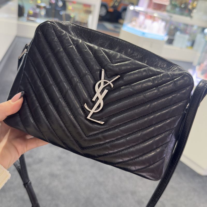 Pre-Owned Saint Laurent Lou Cracked Shiny Calfskin Matelasse Tassel Monogram Camera Bag
