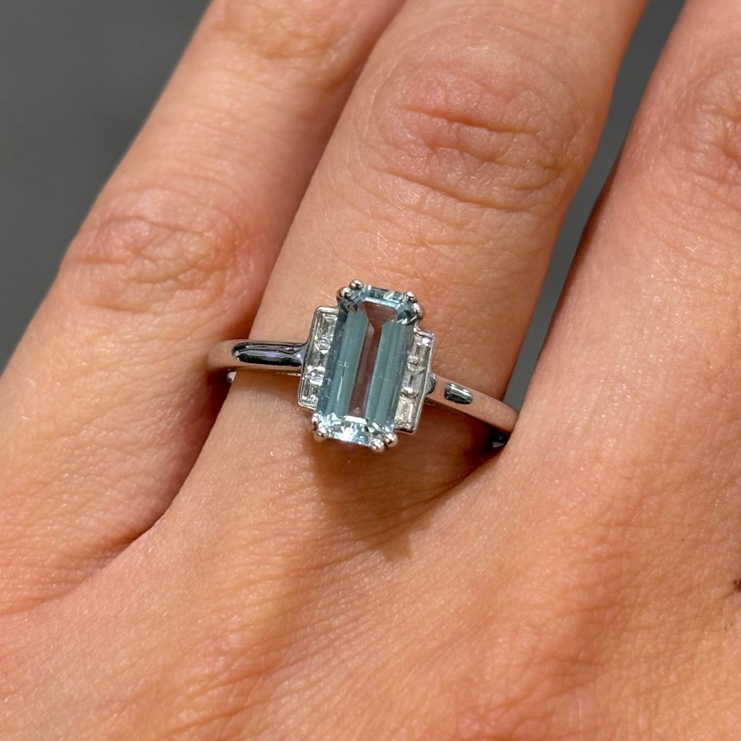 18ct White Gold 0.91ct Emerald Cut Aquamarine & Diamond Ring 18ct White Gold 0.91ct Emerald Cut Aquamarine & Diamond Ring