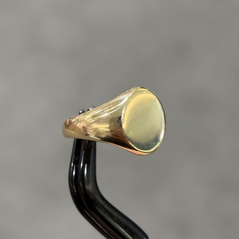 Pre-Owned 9ct Yellow Gold 10 x 12mm Oval Signet Ring 4.6g