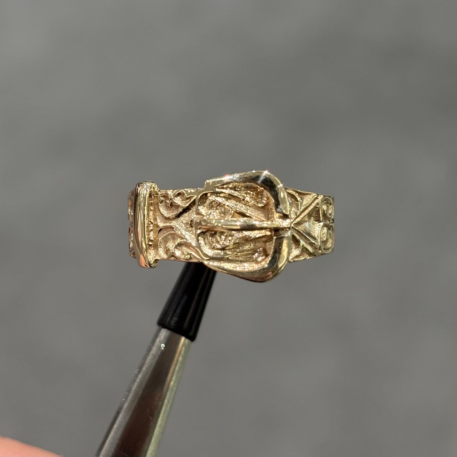 Pre-Owned 9ct Yellow Gold Buckle Ring 3.7g Pre-Owned 9ct Yellow Gold Buckle Ring 3.7g