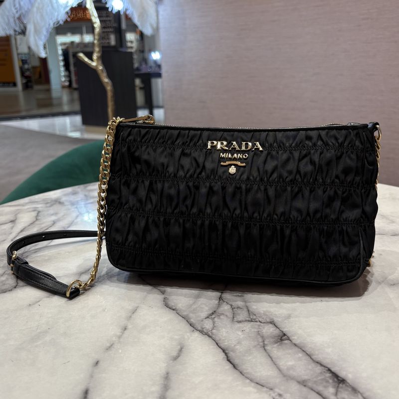 Pre-Owned Prada Milano Tessutto Nylon Ruched Black Bag Pre-Owned Prada Milano Tessutto Nylon Ruched Black Bag